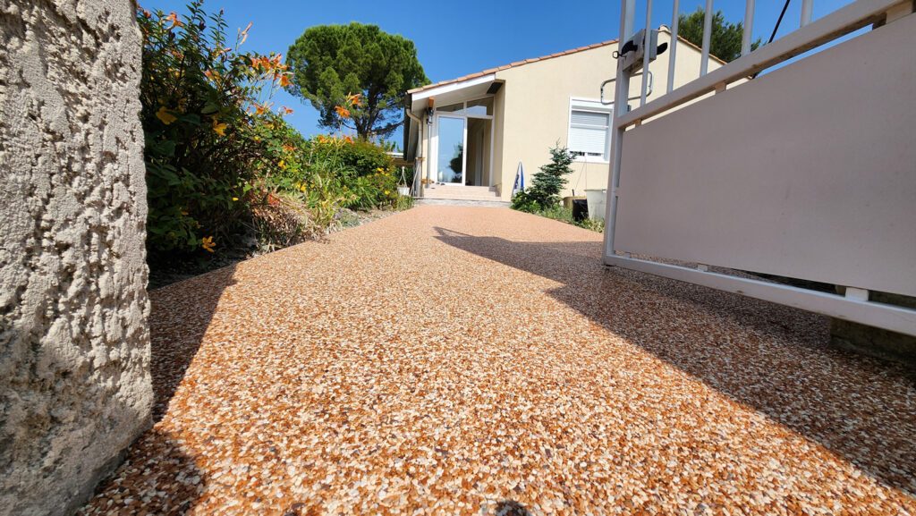 Allée-de-jardin en Granulat de marbre a St-GELY-DU-FESC dans l'Herault en Occitanie