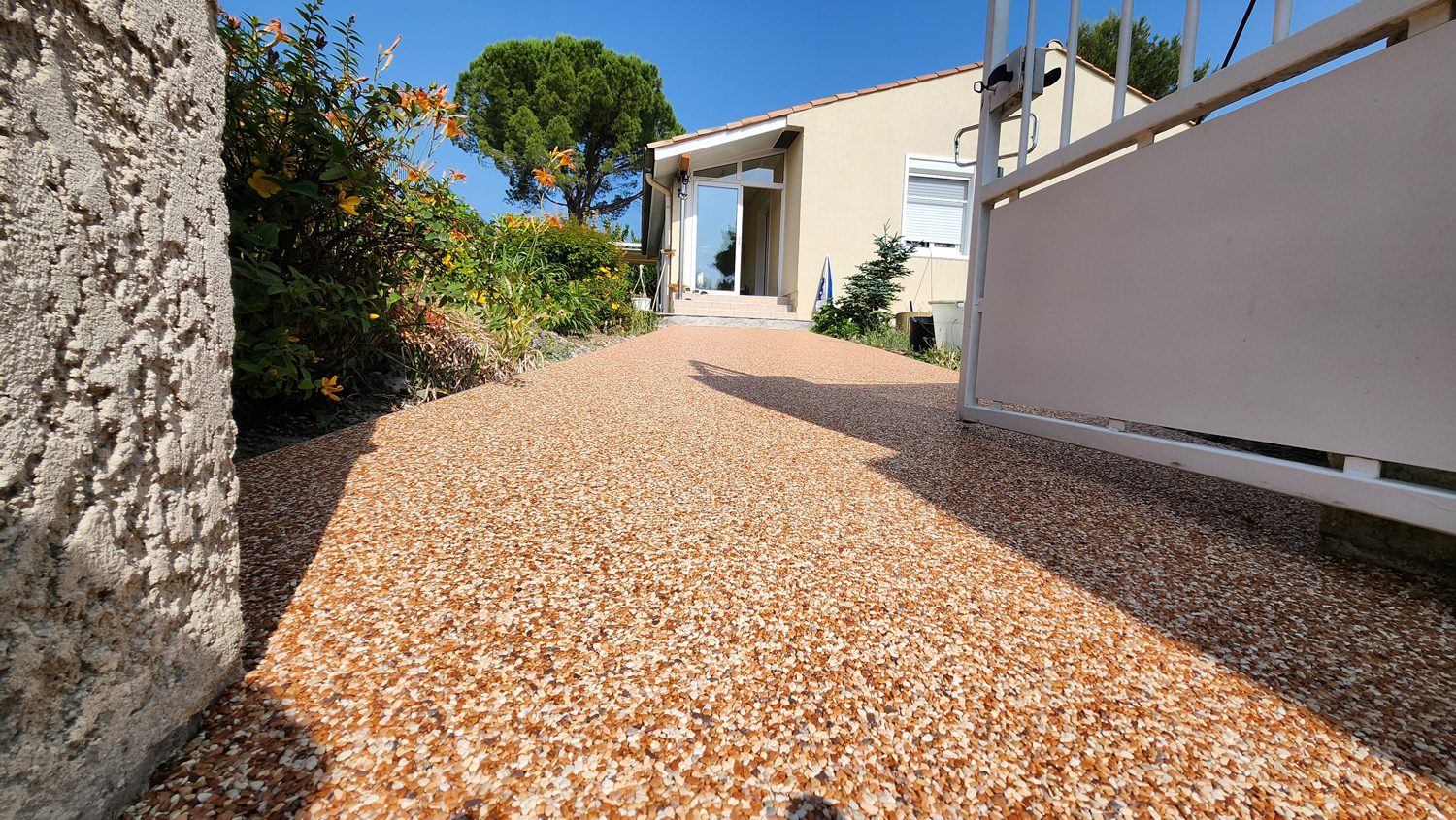 Allée-de-jardin en Granulat de marbre a St-GELY-DU-FESC dans l'Herault en Occitanie